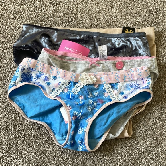 Wacoal Intimates & Sleepwear Four New Size M Panties Wacoal
